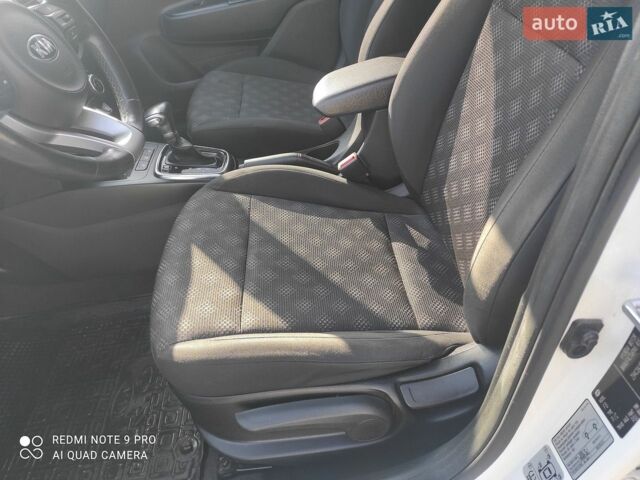 Белый Киа Рио, объемом двигателя 1.6 л и пробегом 144 тыс. км за 12300 $, фото 4 на Automoto.ua