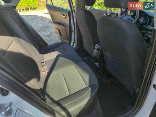 Білий Кіа Ріо, об'ємом двигуна 1.59 л та пробігом 150 тис. км за 11650 $, фото 24 на Automoto.ua