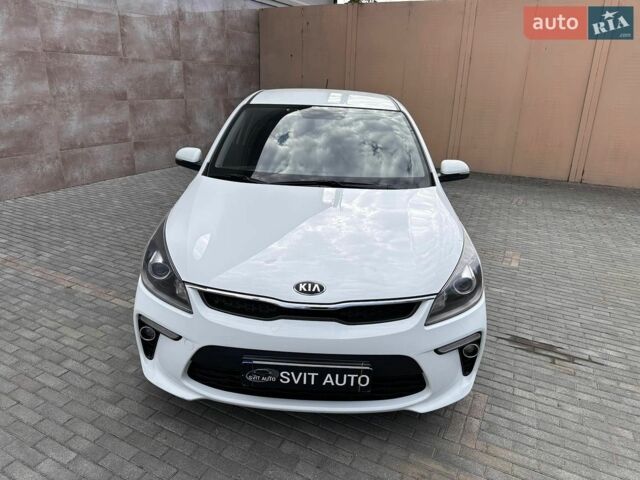 Белый Киа Рио, объемом двигателя 1.6 л и пробегом 144 тыс. км за 12999 $, фото 3 на Automoto.ua