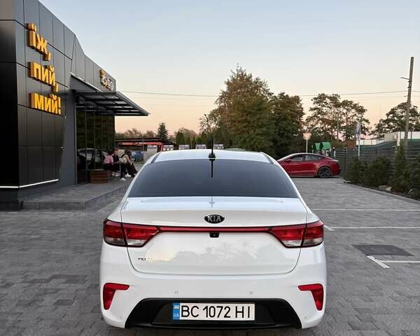 Білий Кіа Ріо, об'ємом двигуна 1.59 л та пробігом 125 тис. км за 13700 $, фото 6 на Automoto.ua