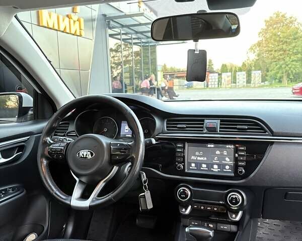 Білий Кіа Ріо, об'ємом двигуна 1.59 л та пробігом 125 тис. км за 13700 $, фото 7 на Automoto.ua