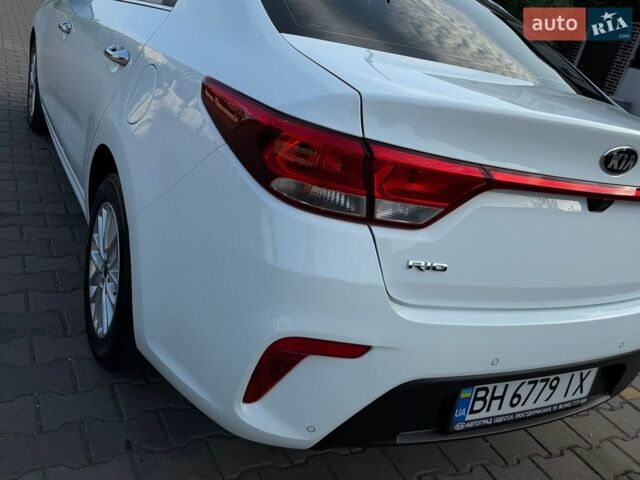 Білий Кіа Ріо, об'ємом двигуна 1.6 л та пробігом 18 тис. км за 14999 $, фото 13 на Automoto.ua