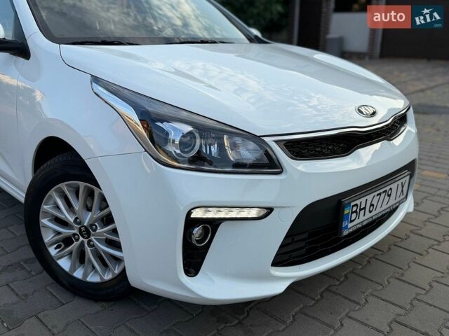 Білий Кіа Ріо, об'ємом двигуна 1.6 л та пробігом 18 тис. км за 14999 $, фото 30 на Automoto.ua