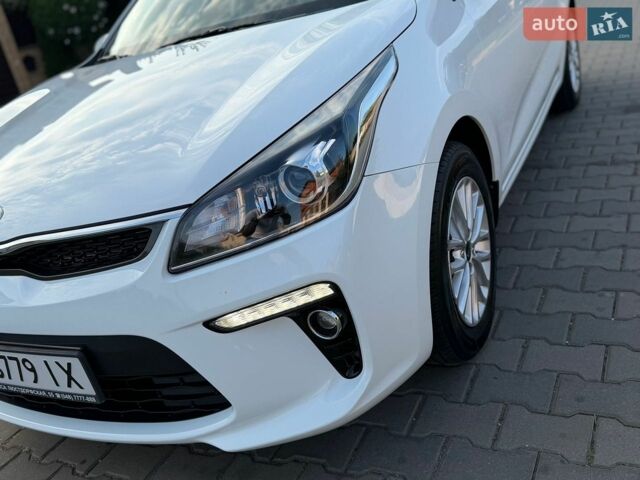Білий Кіа Ріо, об'ємом двигуна 1.6 л та пробігом 18 тис. км за 14999 $, фото 3 на Automoto.ua