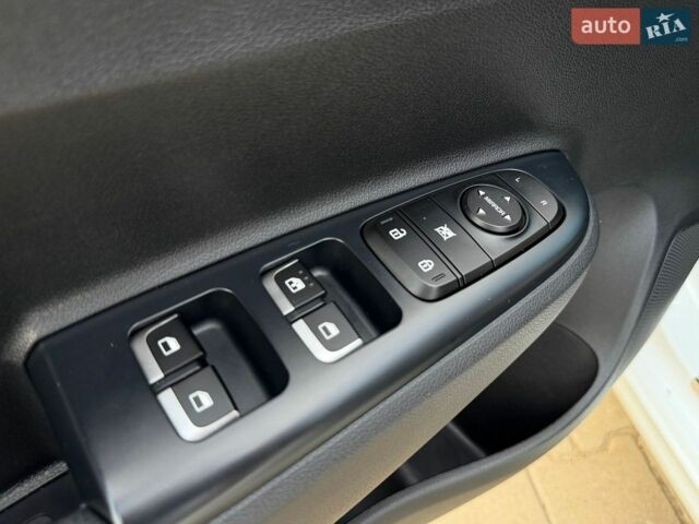 Білий Кіа Ріо, об'ємом двигуна 1.6 л та пробігом 18 тис. км за 14999 $, фото 54 на Automoto.ua