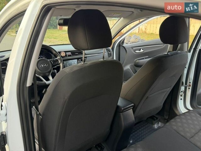 Білий Кіа Ріо, об'ємом двигуна 1.6 л та пробігом 18 тис. км за 14999 $, фото 68 на Automoto.ua