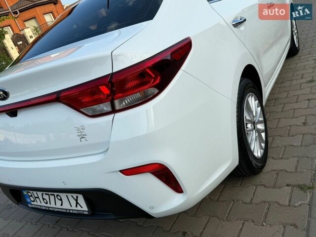 Білий Кіа Ріо, об'ємом двигуна 1.6 л та пробігом 18 тис. км за 14999 $, фото 14 на Automoto.ua