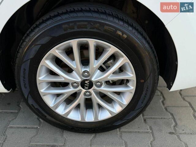 Білий Кіа Ріо, об'ємом двигуна 1.6 л та пробігом 18 тис. км за 14999 $, фото 6 на Automoto.ua