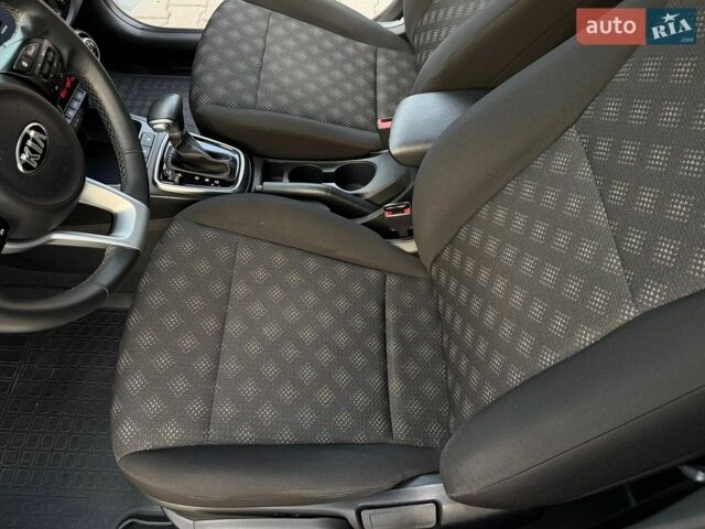 Білий Кіа Ріо, об'ємом двигуна 1.6 л та пробігом 18 тис. км за 14999 $, фото 64 на Automoto.ua