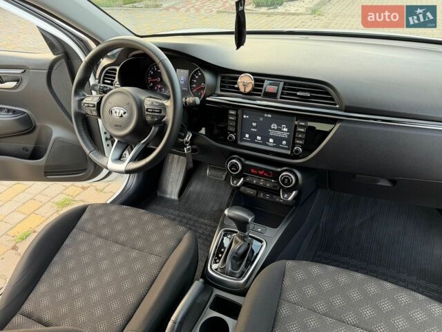 Білий Кіа Ріо, об'ємом двигуна 1.6 л та пробігом 18 тис. км за 14999 $, фото 75 на Automoto.ua