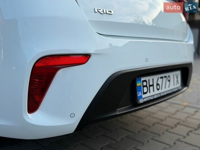 Білий Кіа Ріо, об'ємом двигуна 1.6 л та пробігом 18 тис. км за 14999 $, фото 12 на Automoto.ua