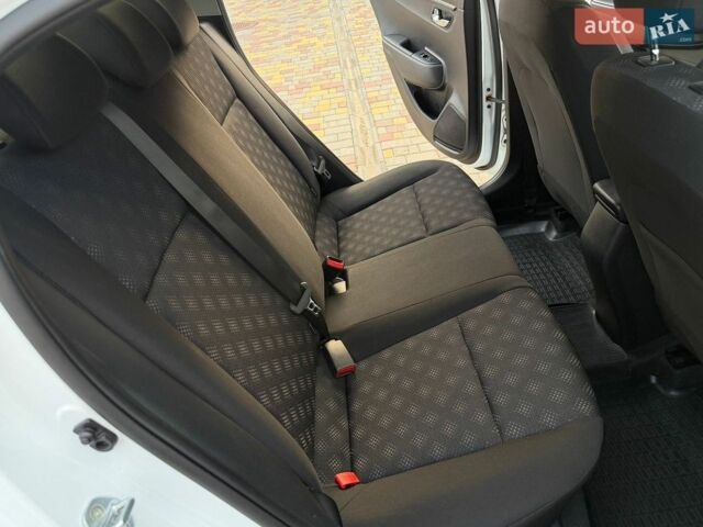 Білий Кіа Ріо, об'ємом двигуна 1.6 л та пробігом 18 тис. км за 14999 $, фото 74 на Automoto.ua