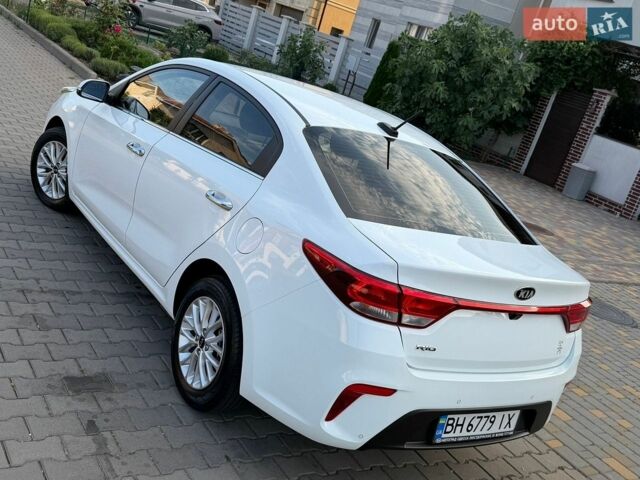 Білий Кіа Ріо, об'ємом двигуна 1.6 л та пробігом 18 тис. км за 14999 $, фото 26 на Automoto.ua