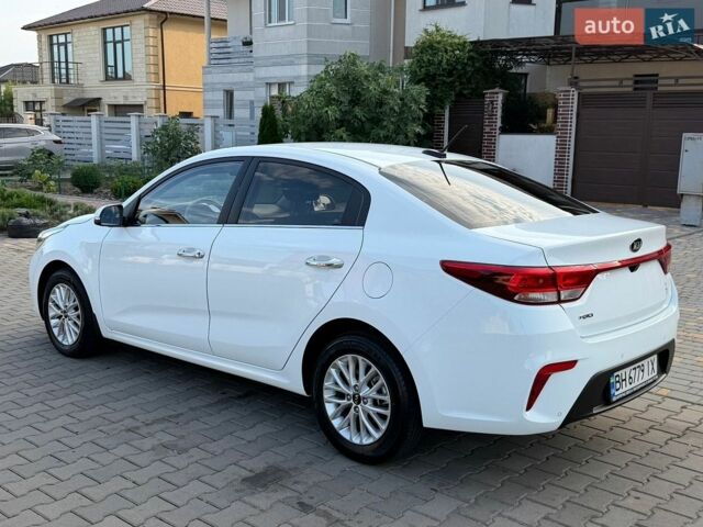 Білий Кіа Ріо, об'ємом двигуна 1.6 л та пробігом 18 тис. км за 14999 $, фото 17 на Automoto.ua