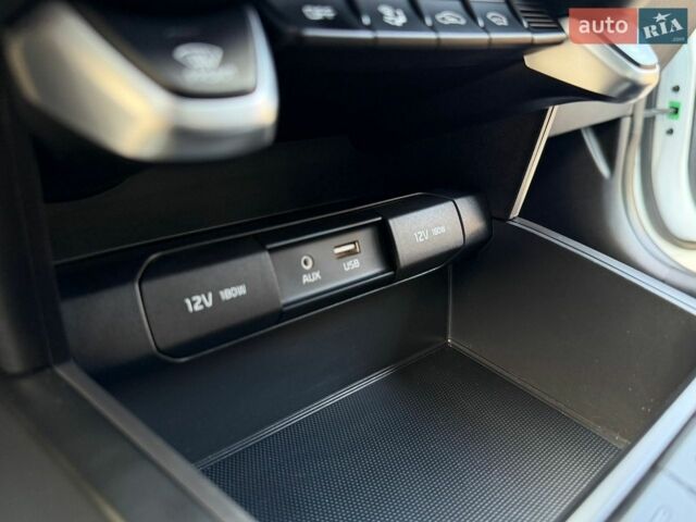 Білий Кіа Ріо, об'ємом двигуна 1.6 л та пробігом 18 тис. км за 14999 $, фото 61 на Automoto.ua