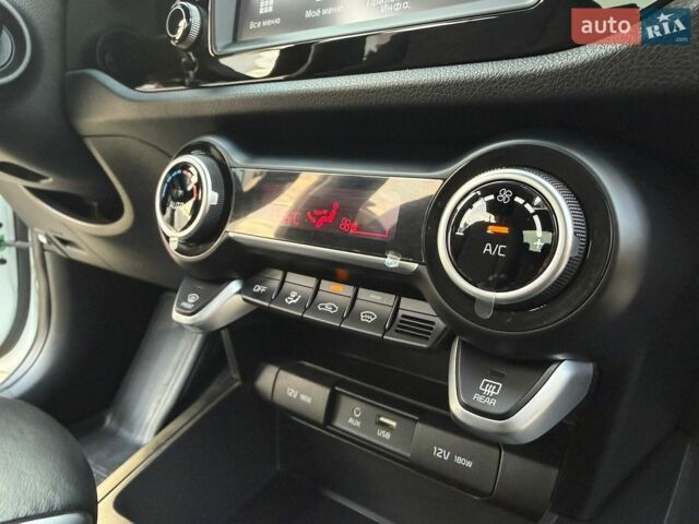 Білий Кіа Ріо, об'ємом двигуна 1.6 л та пробігом 18 тис. км за 14999 $, фото 79 на Automoto.ua