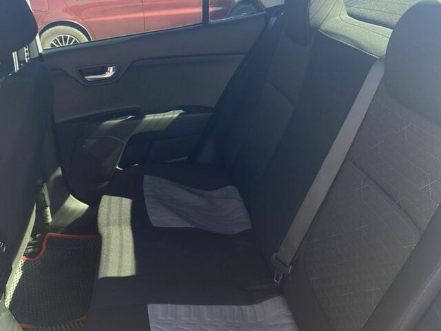 Білий Кіа Ріо, об'ємом двигуна 1.6 л та пробігом 96 тис. км за 14000 $, фото 6 на Automoto.ua