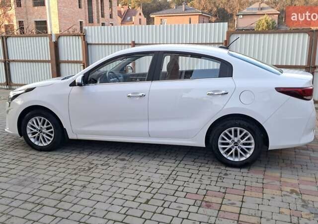 Белый Киа Рио, объемом двигателя 1.59 л и пробегом 70 тыс. км за 13500 $, фото 3 на Automoto.ua
