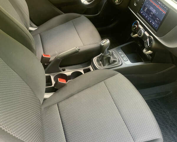 Белый Киа Рио, объемом двигателя 1.37 л и пробегом 20 тыс. км за 12800 $, фото 18 на Automoto.ua