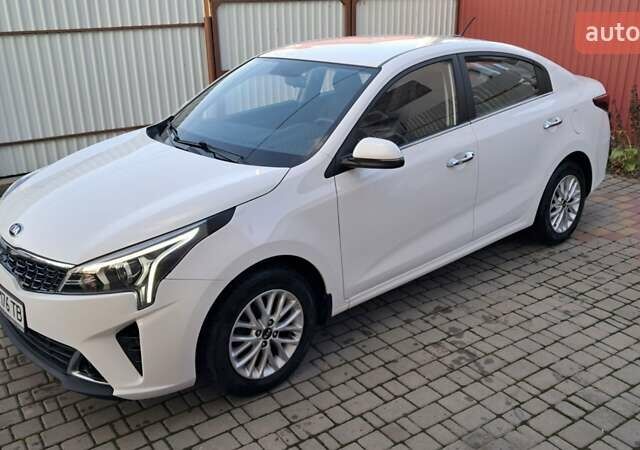 Белый Киа Рио, объемом двигателя 1.59 л и пробегом 70 тыс. км за 13500 $, фото 2 на Automoto.ua