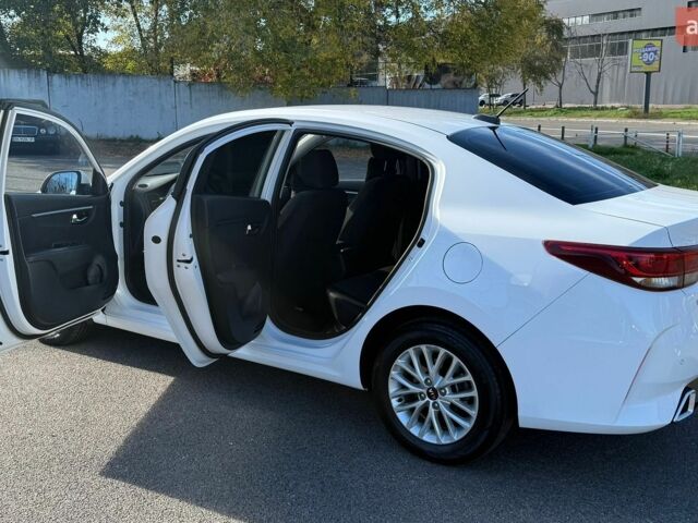Білий Кіа Ріо, об'ємом двигуна 1.59 л та пробігом 62 тис. км за 15500 $, фото 6 на Automoto.ua