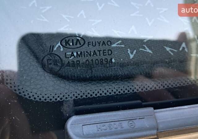 Белый Киа Рио, объемом двигателя 1.59 л и пробегом 70 тыс. км за 13500 $, фото 33 на Automoto.ua