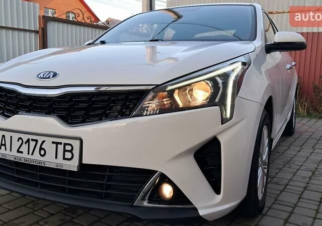 Белый Киа Рио, объемом двигателя 1.59 л и пробегом 70 тыс. км за 13500 $, фото 36 на Automoto.ua