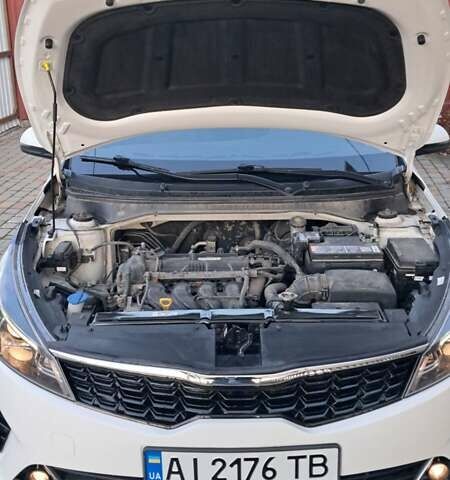 Белый Киа Рио, объемом двигателя 1.59 л и пробегом 70 тыс. км за 13500 $, фото 29 на Automoto.ua