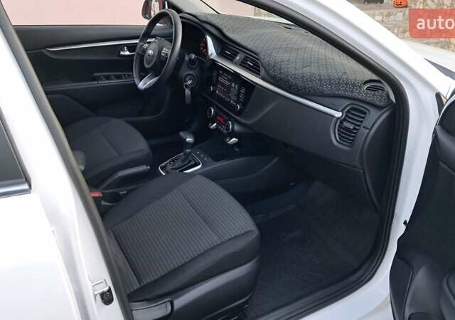 Белый Киа Рио, объемом двигателя 1.59 л и пробегом 70 тыс. км за 13500 $, фото 9 на Automoto.ua