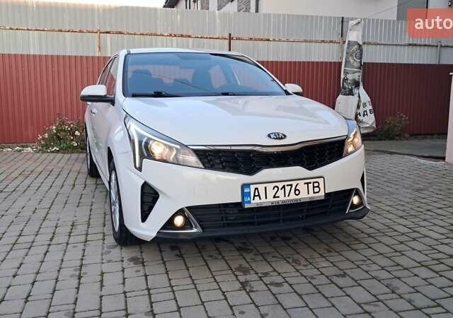 Белый Киа Рио, объемом двигателя 1.59 л и пробегом 70 тыс. км за 13500 $, фото 7 на Automoto.ua