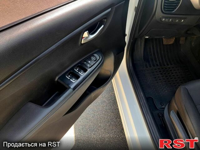 Белый Киа Рио, объемом двигателя 14 л и пробегом 87 тыс. км за 12900 $, фото 11 на Automoto.ua
