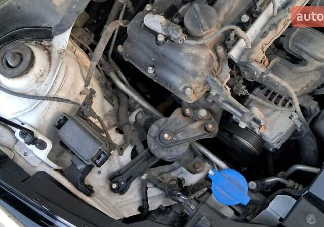 Белый Киа Рио, объемом двигателя 1.59 л и пробегом 70 тыс. км за 13500 $, фото 30 на Automoto.ua