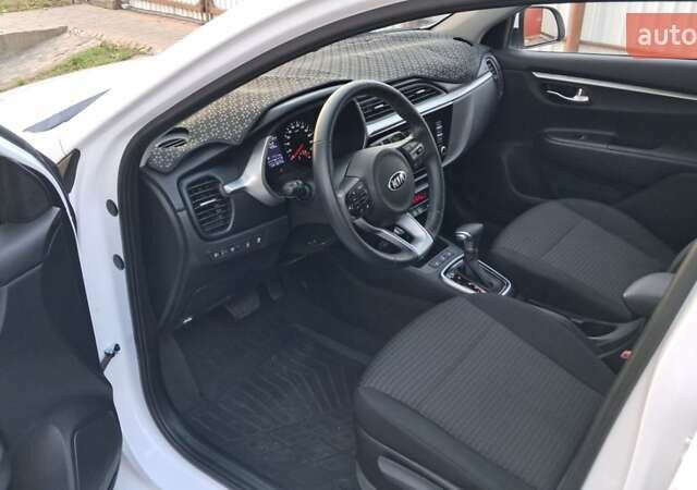 Белый Киа Рио, объемом двигателя 1.59 л и пробегом 70 тыс. км за 13500 $, фото 15 на Automoto.ua