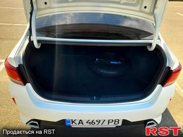 Белый Киа Рио, объемом двигателя 14 л и пробегом 87 тыс. км за 12900 $, фото 9 на Automoto.ua