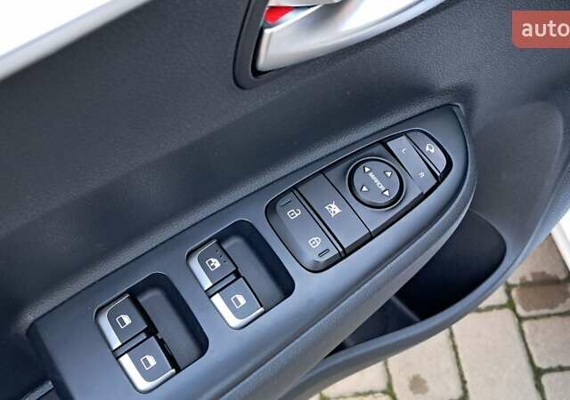 Белый Киа Рио, объемом двигателя 1.59 л и пробегом 70 тыс. км за 13500 $, фото 16 на Automoto.ua