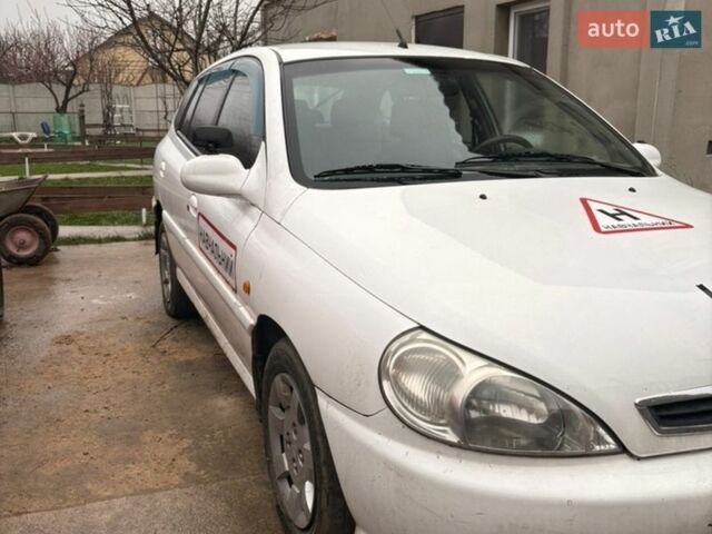 Белый Киа Рио, объемом двигателя 1.5 л и пробегом 260 тыс. км за 2000 $, фото 7 на Automoto.ua