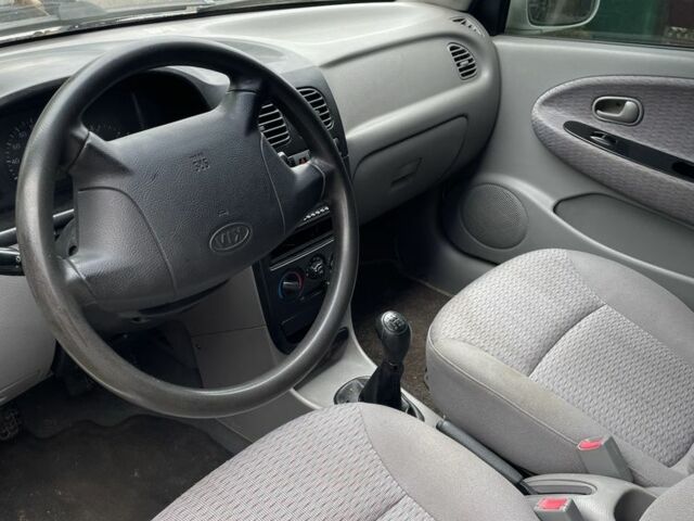 Белый Киа Рио, объемом двигателя 1.5 л и пробегом 210 тыс. км за 2302 $, фото 4 на Automoto.ua
