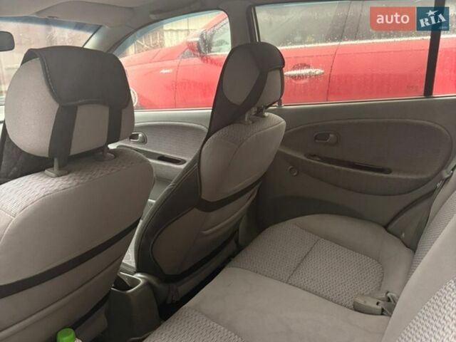 Белый Киа Рио, объемом двигателя 1.5 л и пробегом 260 тыс. км за 2000 $, фото 3 на Automoto.ua