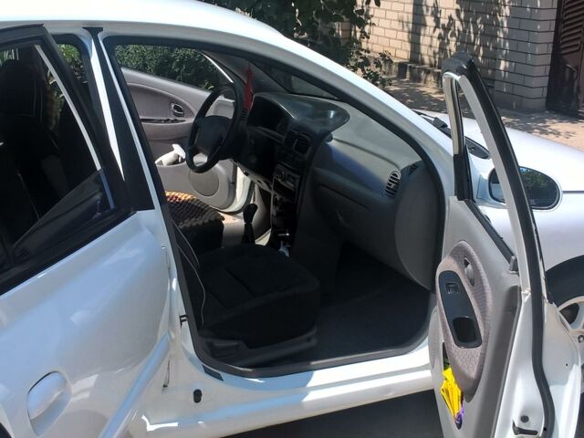 Белый Киа Рио, объемом двигателя 1.5 л и пробегом 180 тыс. км за 4700 $, фото 24 на Automoto.ua