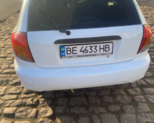 Белый Киа Рио, объемом двигателя 1.5 л и пробегом 292 тыс. км за 2200 $, фото 3 на Automoto.ua