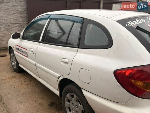 Белый Киа Рио, объемом двигателя 1.5 л и пробегом 260 тыс. км за 2000 $, фото 10 на Automoto.ua