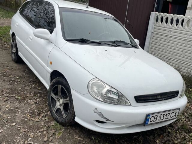 Белый Киа Рио, объемом двигателя 1.5 л и пробегом 210 тыс. км за 2302 $, фото 2 на Automoto.ua