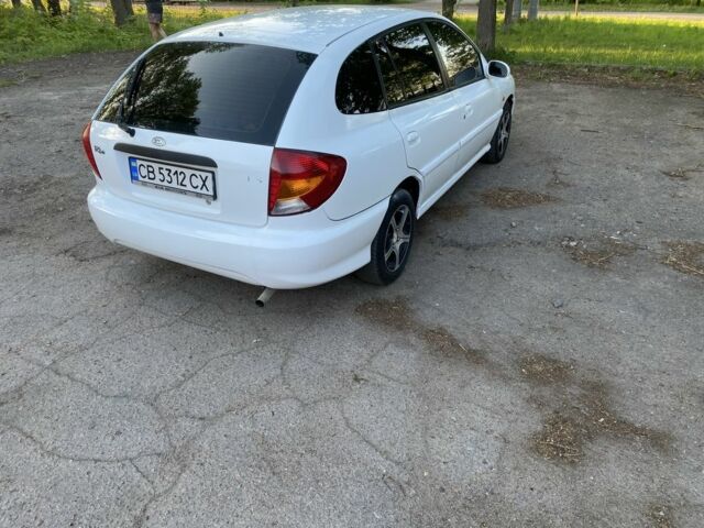 Белый Киа Рио, объемом двигателя 1.5 л и пробегом 180 тыс. км за 2000 $, фото 3 на Automoto.ua