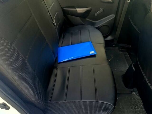 Белый Киа Рио, объемом двигателя 1.4 л и пробегом 180 тыс. км за 8000 $, фото 3 на Automoto.ua