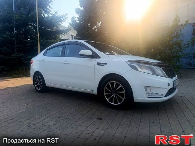 Белый Киа Рио, объемом двигателя 1.4 л и пробегом 180 тыс. км за 7600 $, фото 1 на Automoto.ua