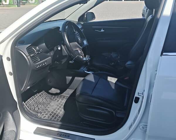Белый Киа Рио, объемом двигателя 1.6 л и пробегом 184 тыс. км за 14500 $, фото 7 на Automoto.ua