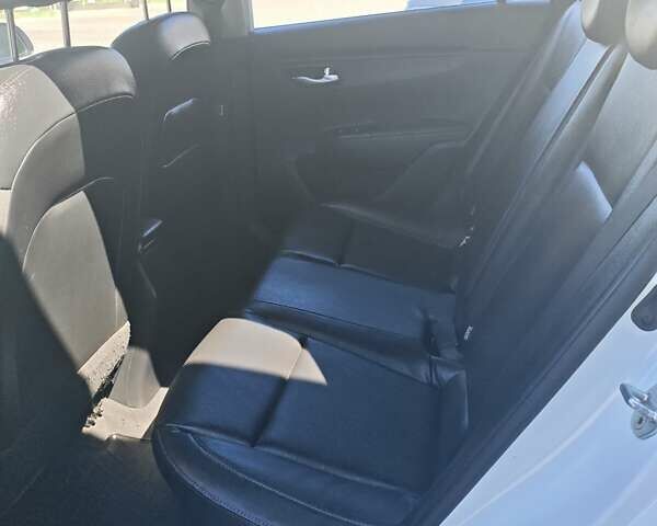 Белый Киа Рио, объемом двигателя 1.6 л и пробегом 184 тыс. км за 14500 $, фото 11 на Automoto.ua