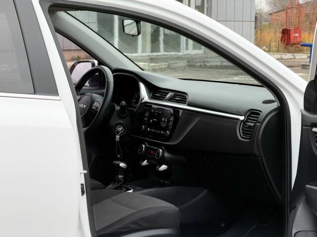 Белый Киа Рио, объемом двигателя 1.6 л и пробегом 30 тыс. км за 15600 $, фото 10 на Automoto.ua