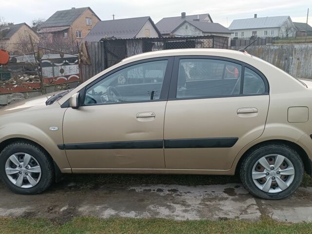 Бежевый Киа Рио, объемом двигателя 1.5 л и пробегом 246 тыс. км за 4600 $, фото 2 на Automoto.ua