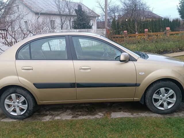 Бежевый Киа Рио, объемом двигателя 1.5 л и пробегом 246 тыс. км за 4600 $, фото 3 на Automoto.ua